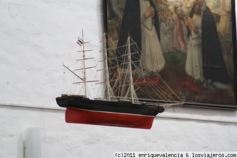 Rostock. Maqueta de barco en el interior de la Iglesia de San Pedro
En varias de las iglesias que visitamos por el Báltico hay maquetas colgadas de barcos. Supongo que serán como peticiones de gracia para los buques. Dedicada a Ronh
