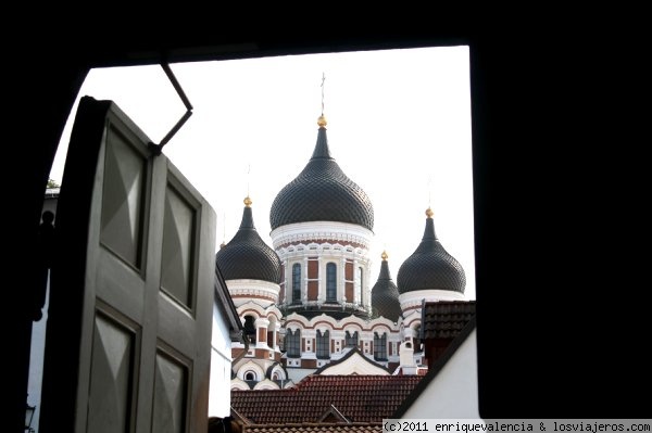 Foro de Tallin: Tallinn, Estonia. Torres de la catedral de Alexander Nevsky desde la catedral de Santa María.