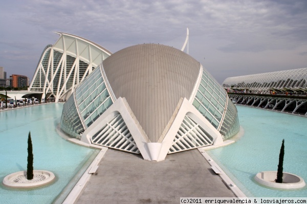 El Hemisferi. Ciudad de las Artes y las Ciencias de Valencia
En este edificio hay un cine Imax que también hace funciones de planetario
