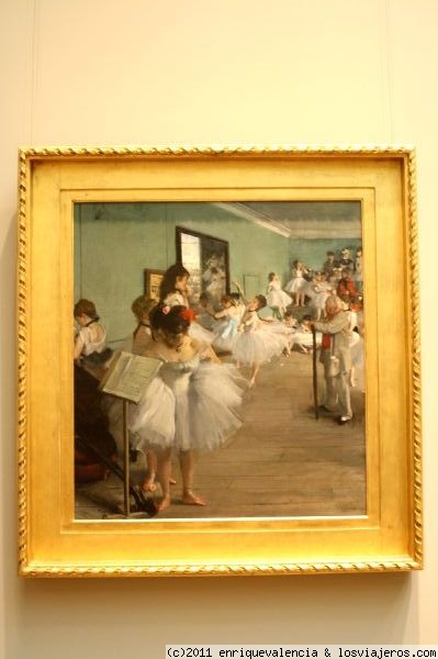 La clase de danza, de Edgar Degas
Otra maravilla de cuadro en el MET. A los que nos gusta la pintura impresionista y postimpresionista, es una verdadera gozada este museo junto al museo de Orsay en París. Pintado en 1.874, oleo sobre lienzo de dimensiones 83.5 x 77.2 cm
