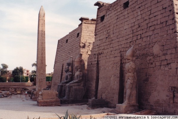 Templo de Luxor
Templo de Luxor, donde termina la avenida de las Esfinges. Foto de 1.992 escaneada
