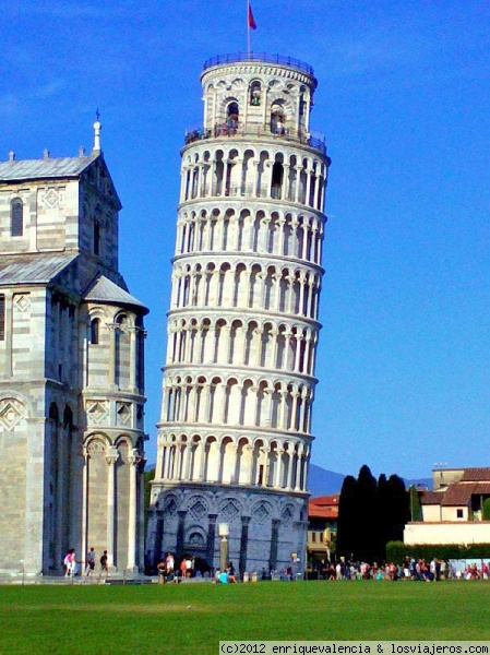 Torre de Pisa
En la piazza dei Miracoli está situada la famosísima torre de Pisa
