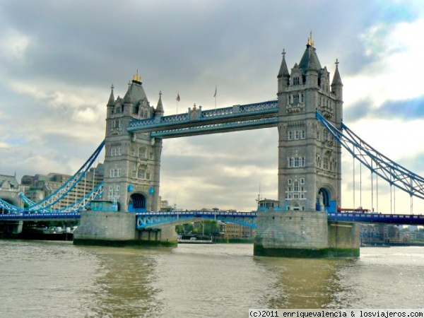 El Tower Bridge
El famosísimo puente de la torre, que elgunos confunden con el puente de Londres, que está al lado de este.
