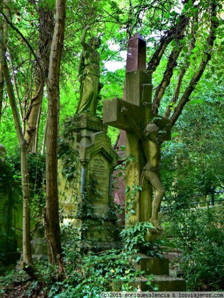 Rincón del cementerio de Highgate en Londres.
Cementerio gótico del norte de Londres
