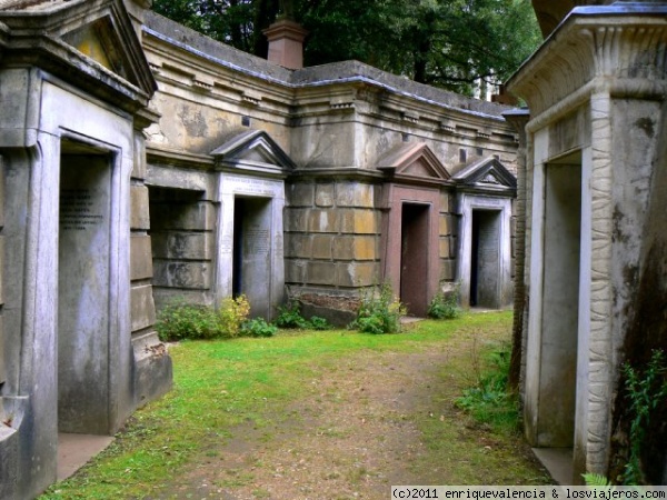 Vista del Pasillo del Cedro del Líbano en el cementerio de Highgate
Otra vista de este espeluznante lugar.
