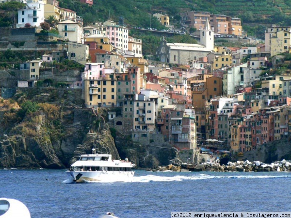Riomaggiore, les Cinque Terres
Una de las formas de llegar a este pueblo es en uno de los varios barcos que recorren esta zona como si fueran autobuses acuáticos.
