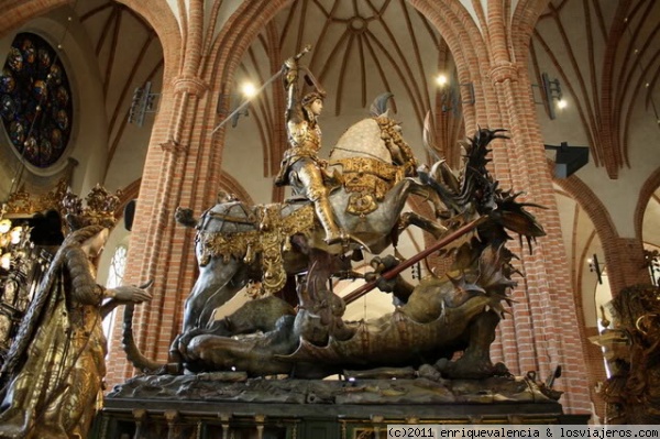 San Jorge y el dragón en la Catedral de Estocolmo
Conjunto escultórico de San Jorge en el interior de la Catedral de Estocolmo
