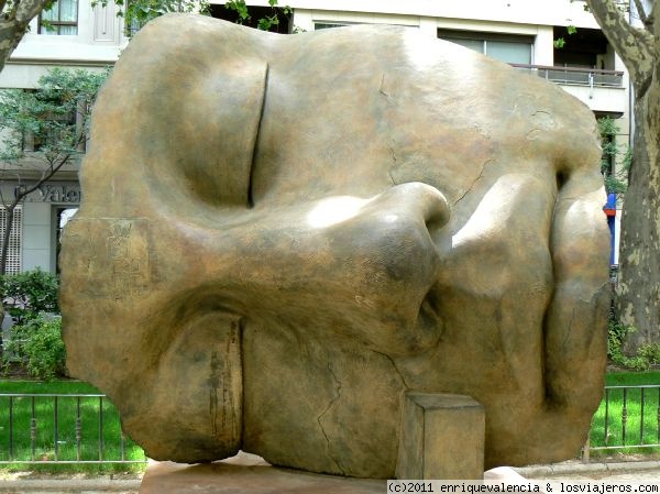 Escultura de Igor Mitoraj en Gran Vía
Escutura de la exposición itinerante de Igor Mitoraj en Valencia en 2009. Polaco de origen alemán, ha recuperado el espíritu del arte de Grecia, de Roma, de los grandes maestros de la escultura del Renacimiento.
