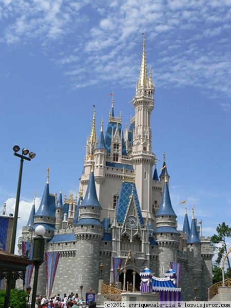 Castillo de Cenicienta en Magic Kingdom Walt Disney World Orlando
Castillo en el centro del parque Magic Kingdom en Walt Disney World Orlando.
