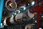 Cohete Saturno V en un hangar del Centro Espacial Kennedy