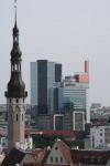 Tallinn. Contraste entre torre de iglesia y ciudad moderna
Tallinn Estonia