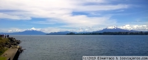 Lago Llanquihue
El lago Llanquihue (lugar hundido) es el segundo mayor lago de Chile con sus 860 km2. Magnífico marco de los volcanes Calbuco (derecha) y Osorno (izquierda), que parecen emerger de sus aguas.
