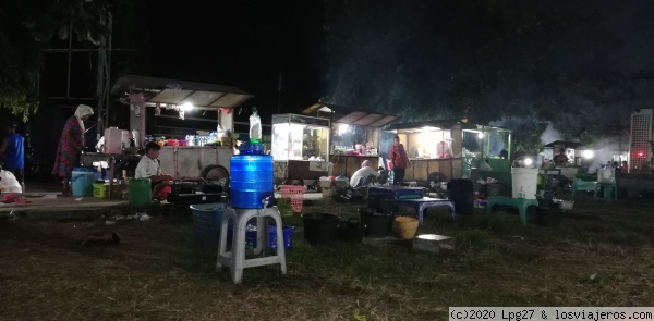 Mercado en Alun Alun
Cena en Alun Alun
