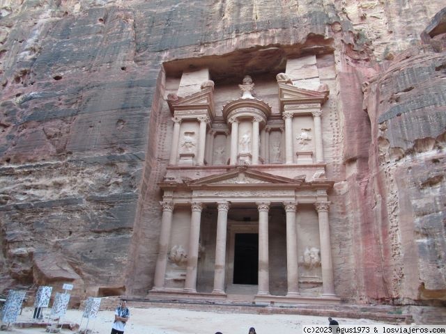 EN LAS INEXPUGNABLES RUINAS ROQUEÑAS DE LA PETRA NABATEA - Jordania al runrún de los Toyotas Coasters (2)