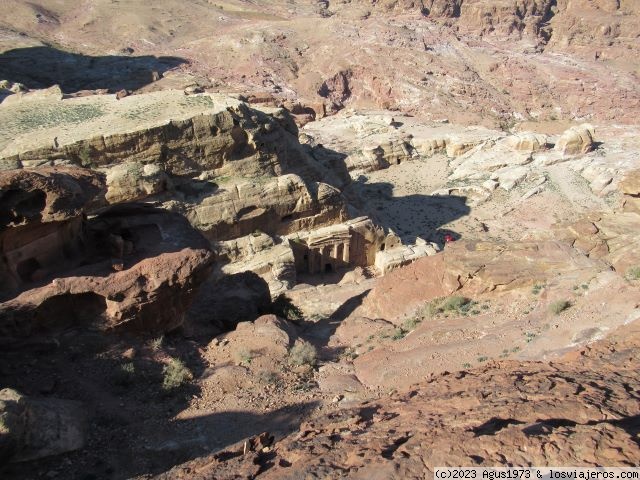 EN LAS INEXPUGNABLES RUINAS ROQUEÑAS DE LA PETRA NABATEA - Jordania al runrún de los Toyotas Coasters (3)