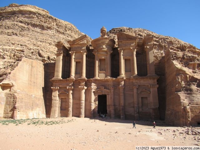 LOS DEVENIRES AZOROSOS DE UN MAGNÍFICO DÍA EN PETRA - Jordania al runrún de los Toyotas Coasters (6)