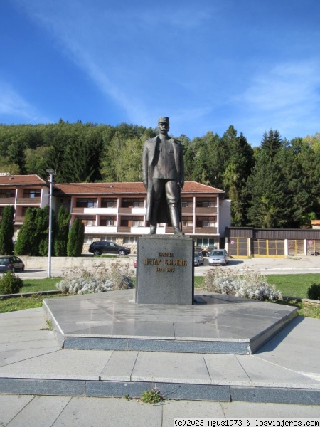 Estatua de Peter Bojovic
Novo Varós
