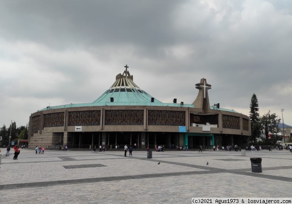 Basílica de Guadalupe
Donde se venera la imagen de guadalupe que apareció milagrosamente en un ayate de un indígena.
