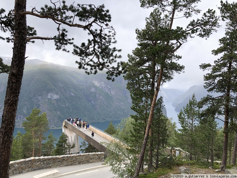 De Sogndal a Helgatun. Stavkyrkje, miradores y fiordos. - Verano en NORUEGA. Road trip de Oslo a Bergen, pasando por Trondheim. (3)