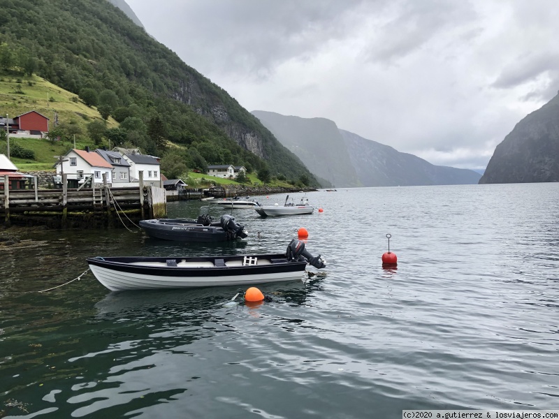 De Sogndal a Helgatun. Stavkyrkje, miradores y fiordos. - Verano en NORUEGA. Road trip de Oslo a Bergen, pasando por Trondheim. (4)