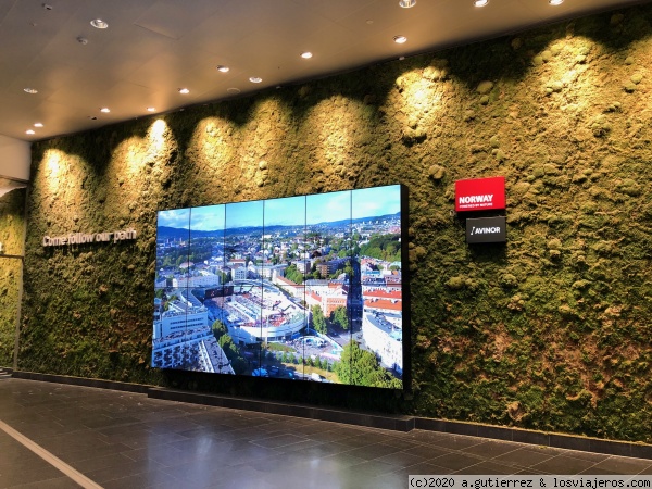 Aeropuerto de Oslo
Interior del Aeropuerto de Oslo
