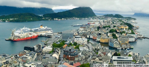 Vistas de Alesund desde el mirador de Fjellstua
Vistas de Alesun desde el mirador de Fjellstua
