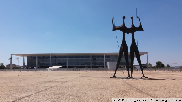 Candangos y Palacio del Planalto
Una postal muy típica de Brasilia
