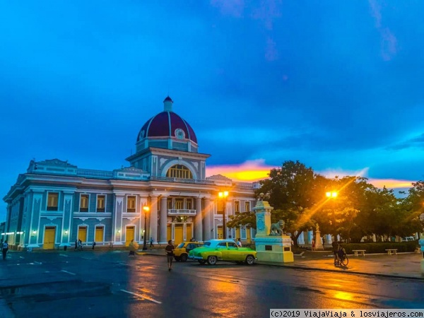 Cienfuegos.
Atardecer con lluvia y puesta de sol en La Perla de Cuba.
