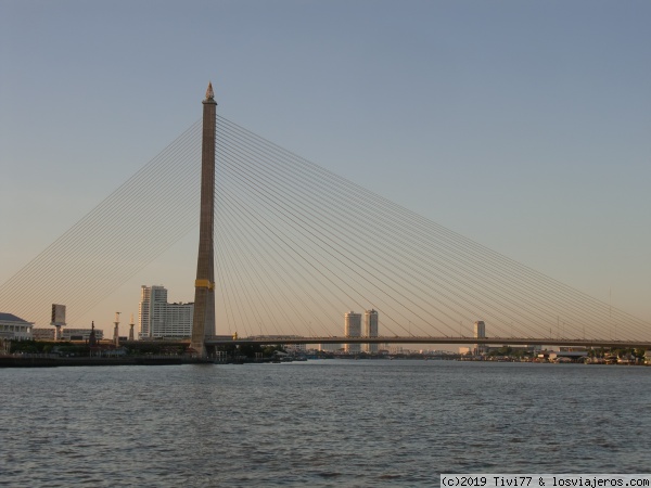 Puente sobre el rio Chao Phraya
Puente sobre el rio Chao Phraya
