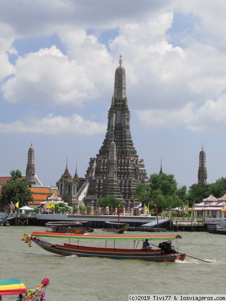 Vista del Wat Arun desde la otra orilla
Vista del Wat Arun desde la otra orilla
