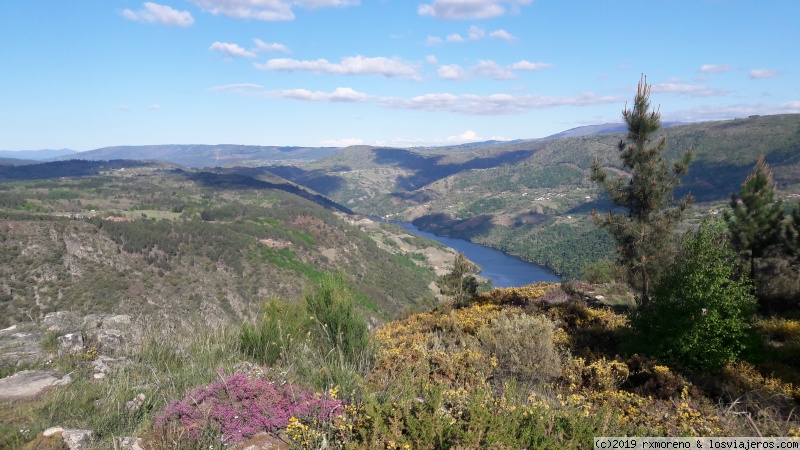 Ribeira Sacra: Paisajes, Monasterios y Vino - Blogs de España - Parada de Sil- Monasterio Santa Cristina- Balcones de Madrid (3)