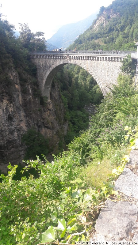 Altos Pirineos Franceses. Una maravilla de la naturaleza. - Blogs de Francia - Domingo 4/8: Circo de Troumouse, trineos de verano de Gedré y Puente de Napoleón (3)