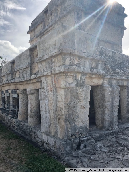 Tulum - Ruinas arqueológicas de la ciudad Maya - Quintana Roo
Tulum fue una ciudad amurallada de la cultura maya. Su nombre viene de Zamá, que significa en amanecer y Tulum que significa muralla, fue un importante centro de culto, rodeada del parque nacional.
