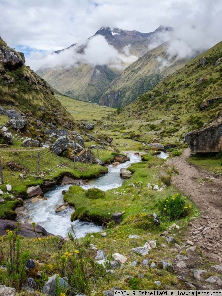 trek Lares - PERU
Una caminata larga pero que vale la pena es  una de las rutas  a Machu picchu, les recomiendo que si desean ir a Machu Picchu lo hagan por esta ruta, disfrutaran del paisaje y sera una inolvidable experiencia también les recomiendo a esta agencia : http://www.terraquechuaperu.com/lares-valley-trekking-3-days-2-nights/
