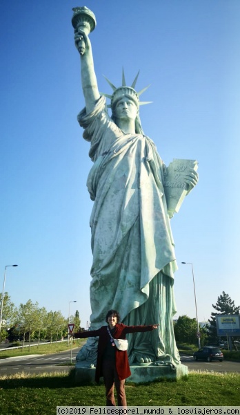 Statue of Liberty
La Estatua de la libertad - replica para conmemorar al autor original Fréderic Auguste Bartholdi

