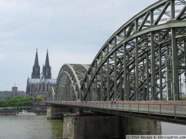 Colonia - Puente Hohenzollern sobre el Rin
Puente Hohenzollern sobre el Rin en Colonia. Al fondo, la Catedral
