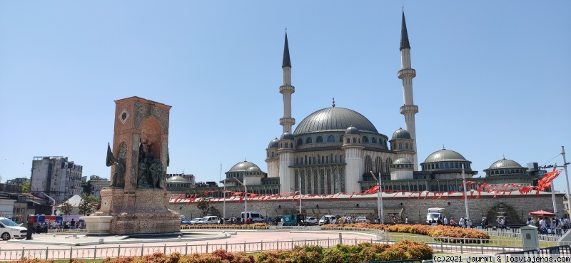 Turquía 2021 (Estambul, Éfeso y Pamukkale) - Blogs de Turquia - Día 4: Palacio Dolmabahçe, Plaza Taksim, Torre Gálata y crucero por el Bósforo (2)