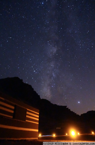 Cielo del desierto Wadi Rum
Noche estrellada en el desierto de Wadi Rum
