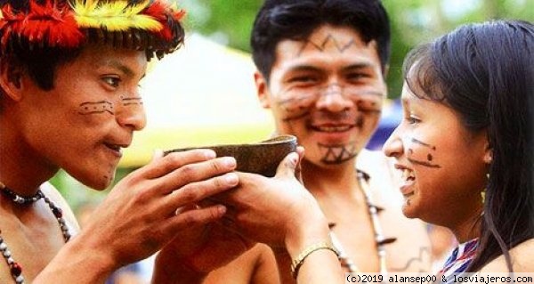 Cultura Ecuador
Desde que llegué a Ecuador, la cultura ecuatoriana me está pareciendo increíble.
El hecho de que conserven tanto sus raíces hace que la diversidad sea muchísima.


LINK: 

https://www.goraymi.com/es-ec/ecuador/cultura-ecuador-amznbgfa1

https://www.donquijote.org/es/cultura-ecuatoriana
