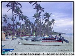 Playa Bávaro
Playa Bávaro es sin duda una de las playas más famosas y valoradas de la República Dominicana y del mundo. Bañada por las aguas cristalinas color turquesa del Mar Caribe, playa Bávaro posee una arena fina y blanca y en la línea de costa se encuentran numerosas hileras de cocoteros. Sin duda, el paraíso soñado
