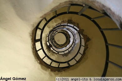 Escalera sin fin
Escalera de caracol para subir a lo alto de Superga, en Turín - Italia
