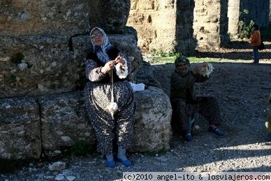 La Turquia rural
Mujeres turcas tejiendo en zonas turísticas.
