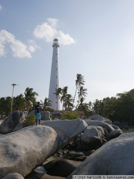 lighthouse(lengkuas island belitung
the main destination of lengkuas island is an old lighthouse built by ducth colonial governmen in 1882, 
Located in the belitung island
