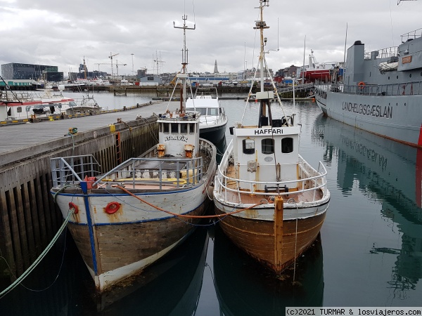 barcos de pesca en el puerto de Reykjavik
barcos de pesca en el puerto de Reykjavik
