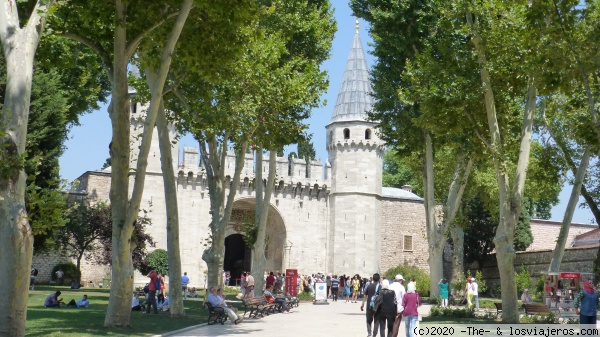 Palacio de Topkapi.
Entrada al Palacio de Topkapi. Verano de 2015.
