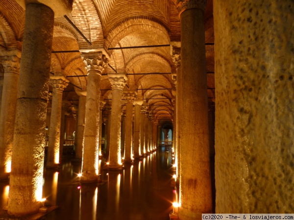 La Cisterna de Teodosio - Estambul
Columnas de La Cisterna más famosa de Estambul. Verano de 2015.
