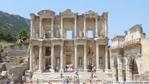 Biblioteca de Celso.
Portada de la Biblioteca de Celso en Efesos. Verano 2015.
