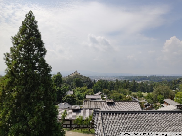 Panorámica desde Nigatsu-do
Vista panorámica desde el pabellón Nigatsu-do del templo budista Tōdai-ji
