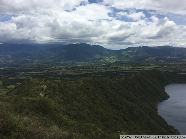 Laguna cuicocha- Otavalo- Ecuador
Maravillosa Vista desde un sector de la Laguna

