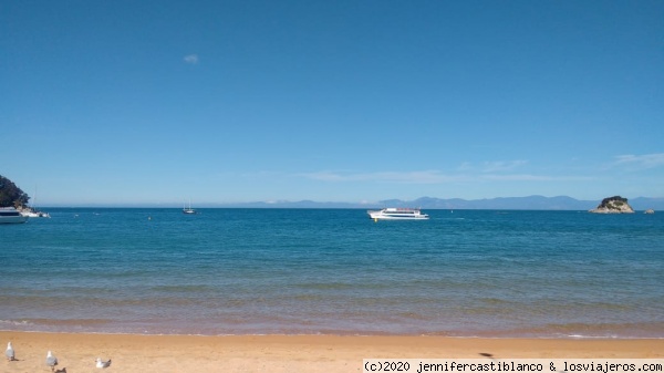 Abel Tasman
Parece una foto irreal, pero es un espectáculo natural con playa de arena dorada y agua cristalina. Kaiteriteri es una ciudad costera en Nueva Zelanda y es la entrada principal al Parque Nacional Abel Tasman
